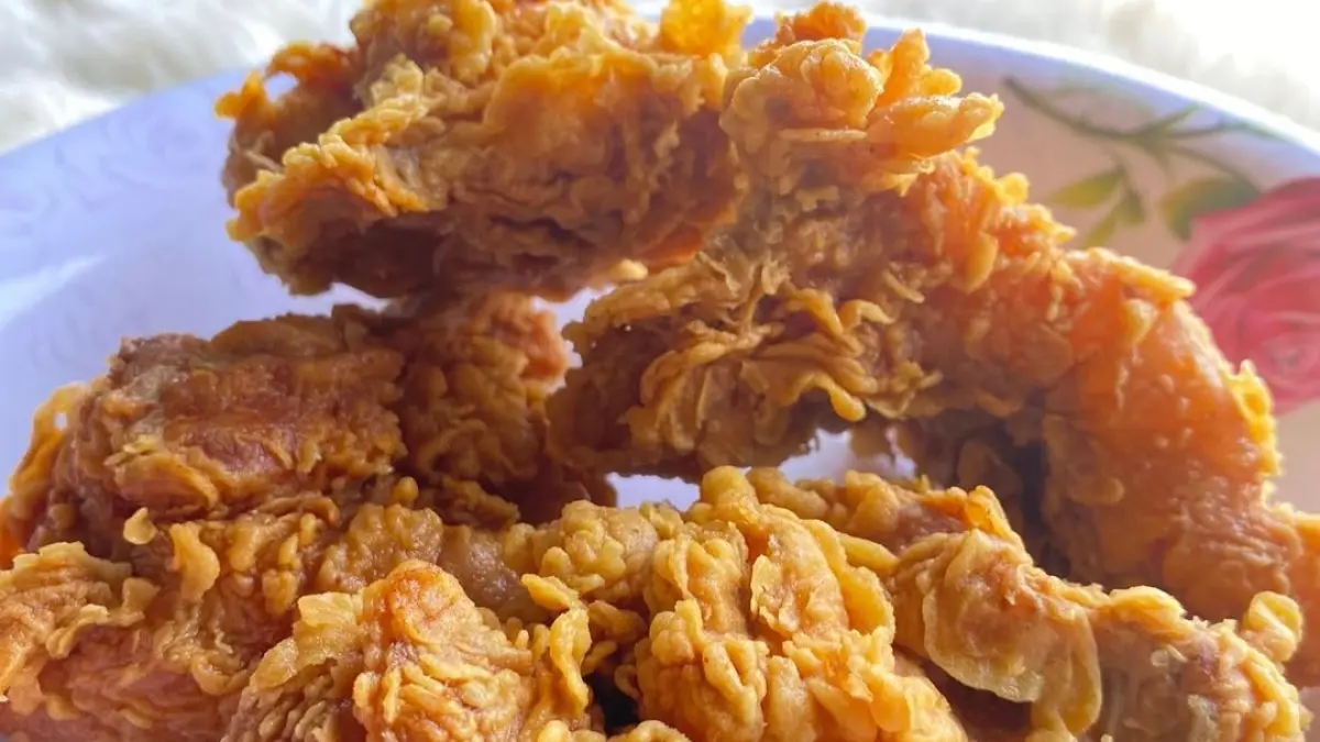 Rizki's Crispy Comfort: Ayam Goreng yang Menggugah Rasa Rumah di Tugu Barat