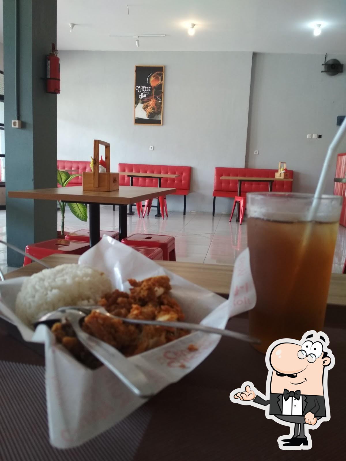 Rizki's Chicken Crisp: Cilacap's Secret for Comfort Food